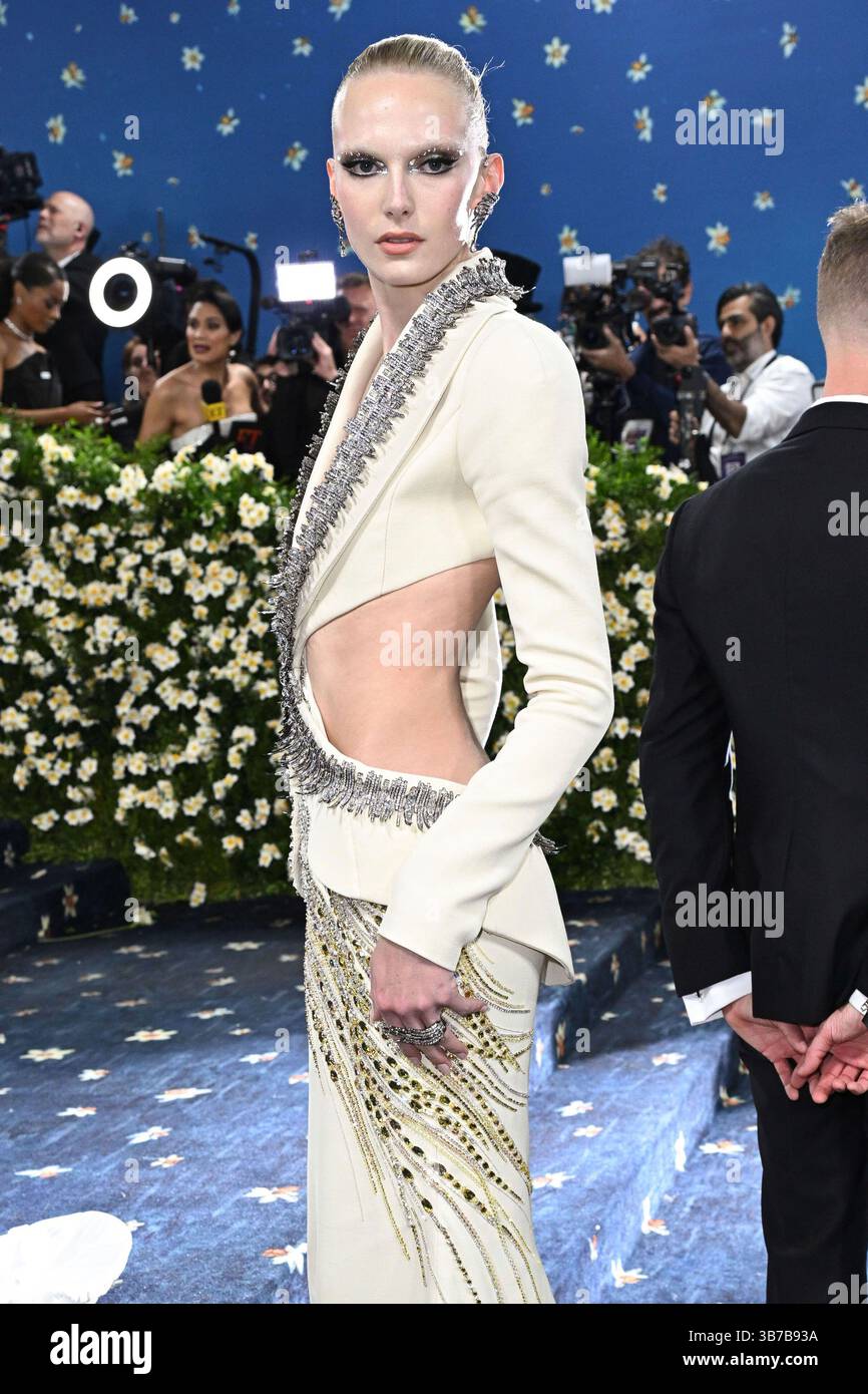 Photo by: zz/DPRF/STAR MAX/IPx 2025 5/5/25 Alex Consani at the 2025 ...