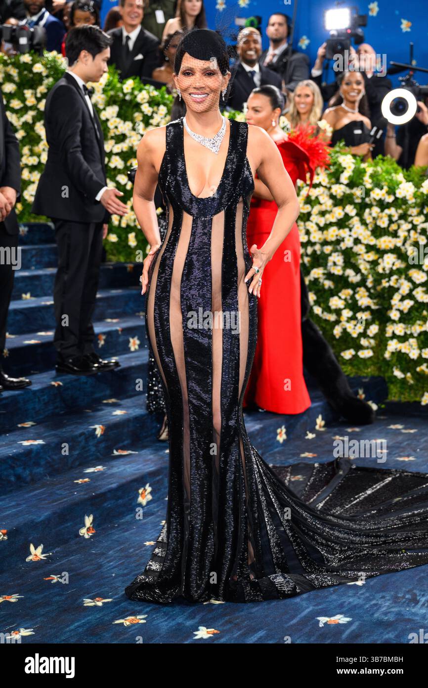 halle berry met gala 2025 dress attending the Metropolitan Museum of Art Costume Institute Benefit in New York, USA. Picture date: Monday May 5, 2025 Stock Photo Halle Berry Dons Snow Leopard