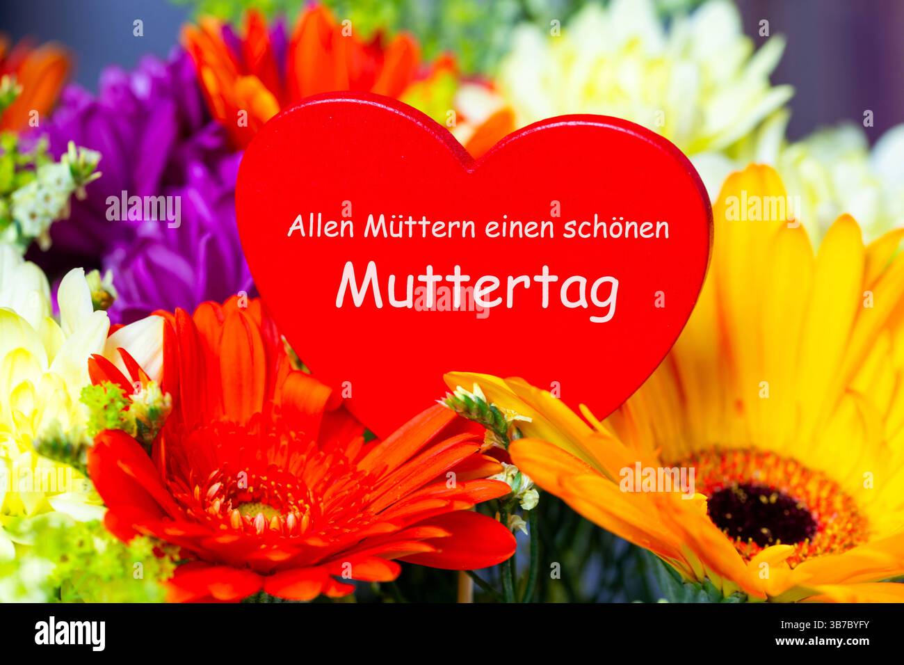 Muttertag: Blumenstrauß mit einem Herz mit hinzugefügtem Text ALLEN ...