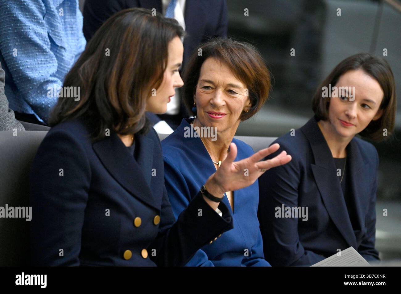Charlotte Merz mit Töchtern Carola Clüsener und Constanze Merz in der 2
