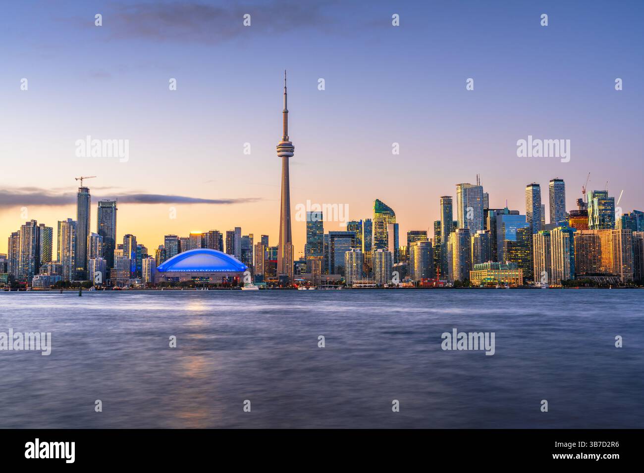 Toronto city skyline cn tower hi-res stock photography and images - Alamy
