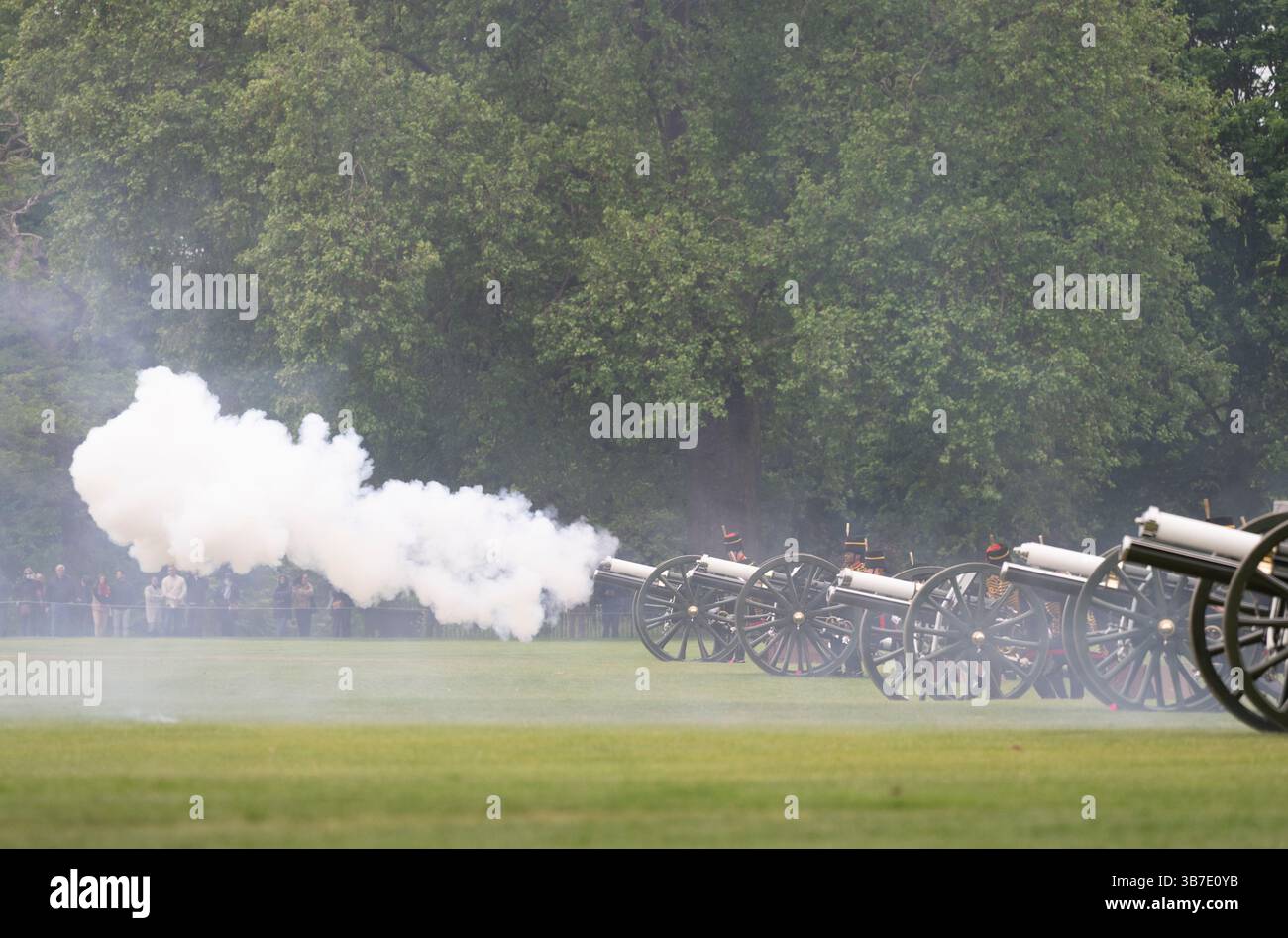 Command Field Gun Hyde Park, London, UK. 6th May, 2025. 71 horses of The King’s Troop ...