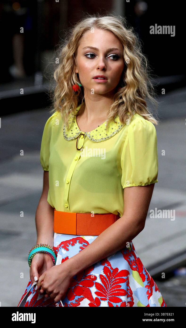 AnnaSophia Robb On The Set Of The TV Show The Carrie Diaries In New annasophia-robb-on-the-set-of-the-tv-show-the-carrie-diaries-in-new