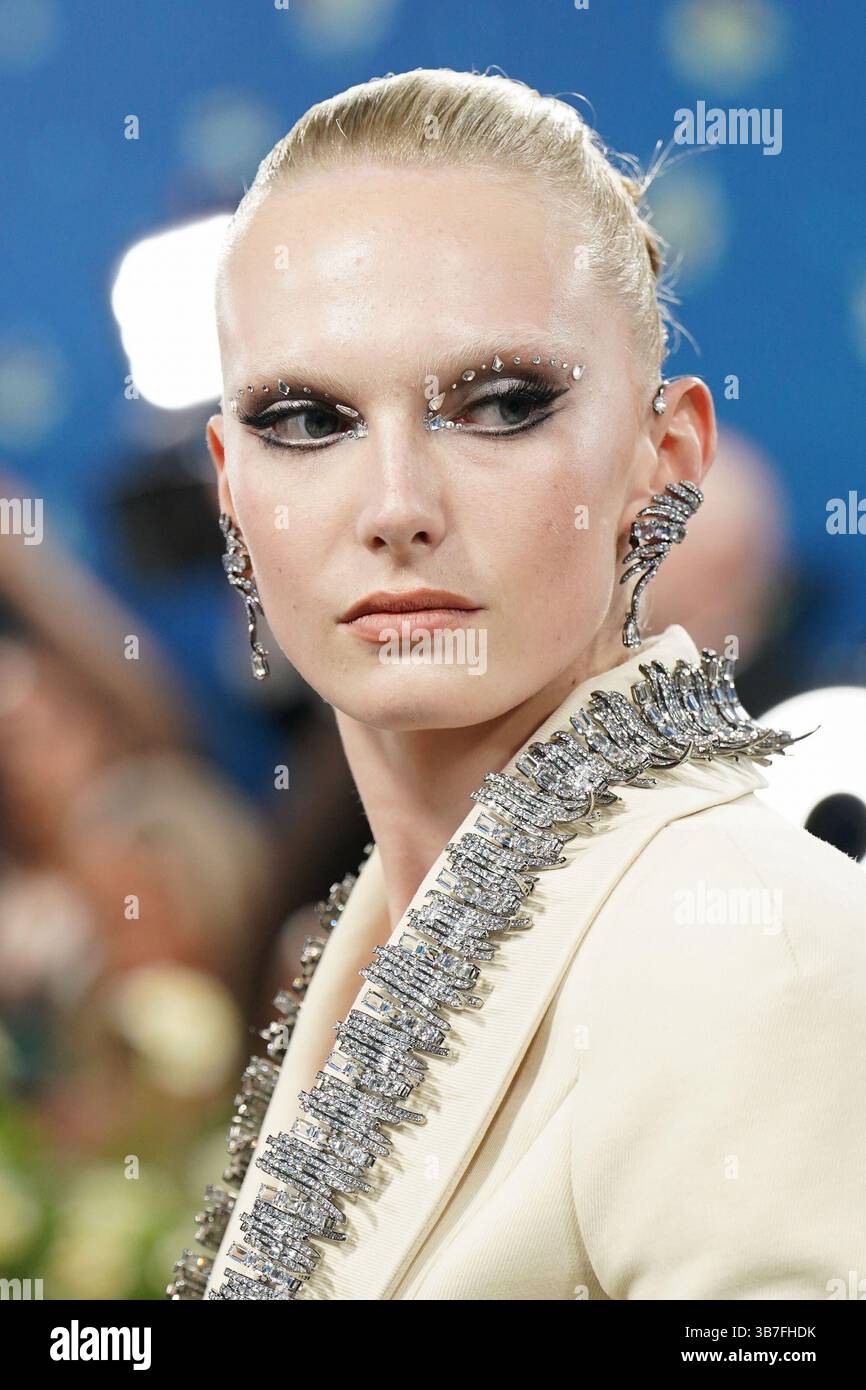 Ny. 05th May, 2025. Alex Consani at arrivals for The 2025 Costume ...