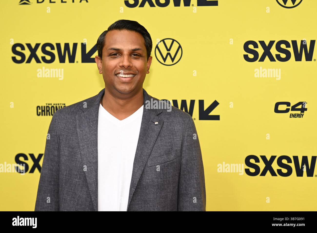 Facebook, image size:1300x956