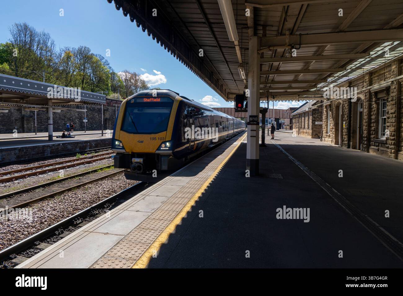 Sheffield Platform Layout Sheffield train station platform hi-res stock photography and images ...