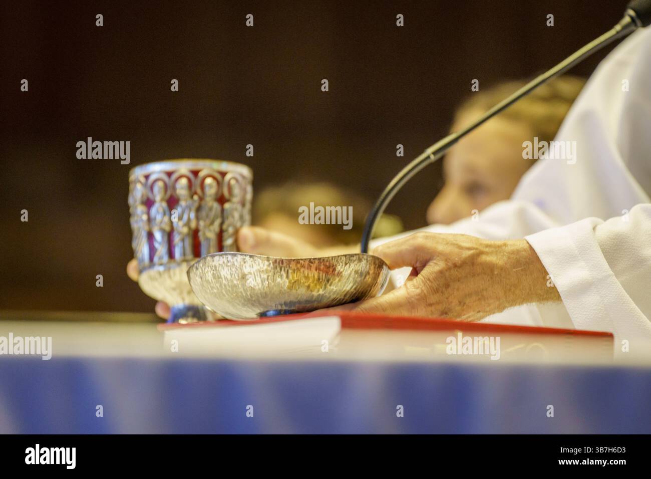 Anglican catholic rituals hi-res stock photography and images - Alamy