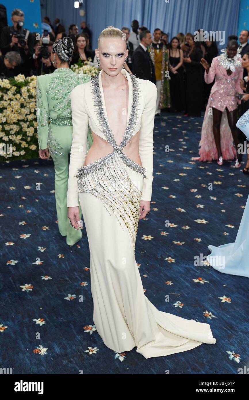 Ny. 05th May, 2025. Alex Consani at arrivals for The 2025 Costume ...