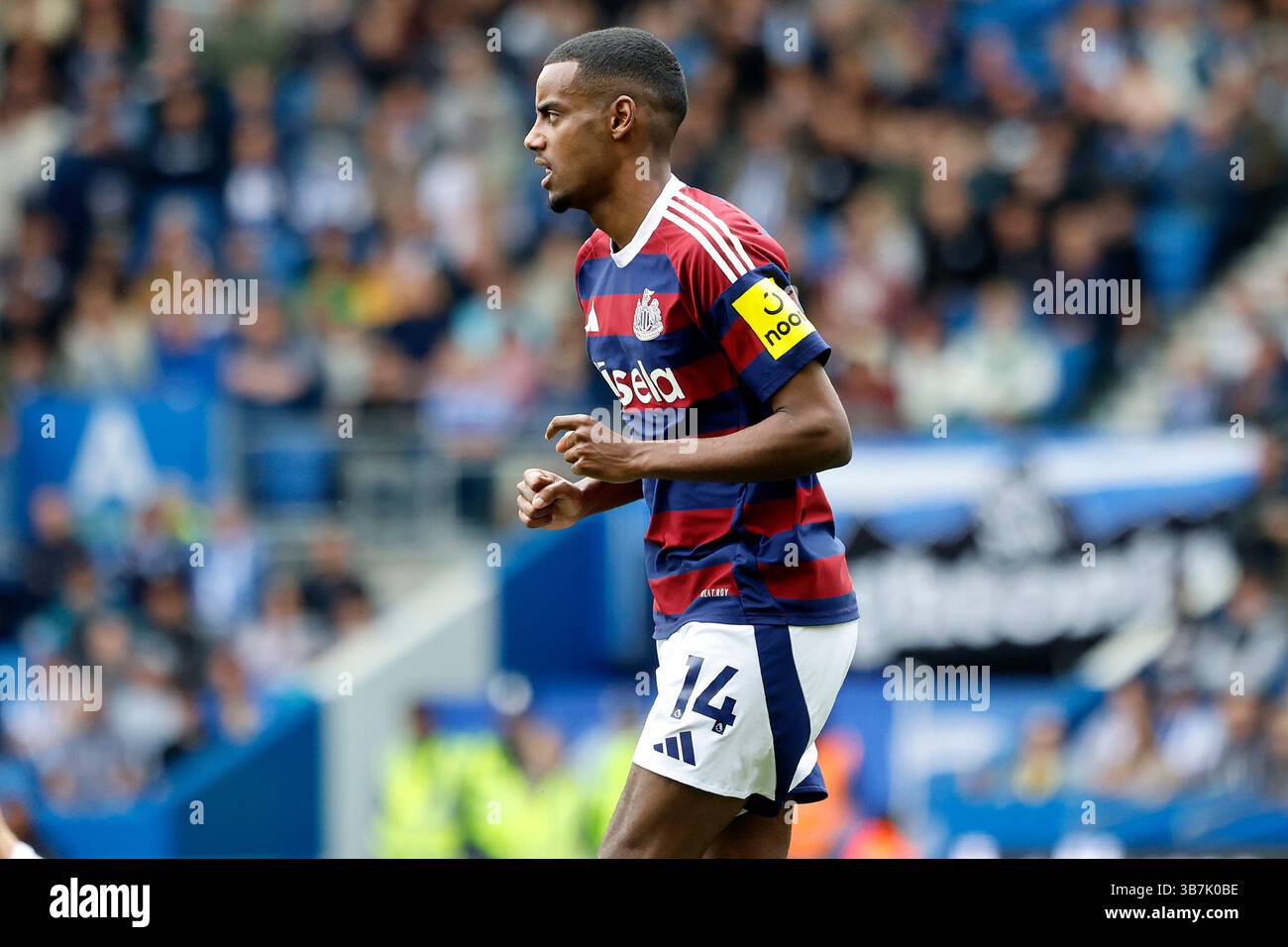 Alexander Isak in action for Newcastle United FC at the AMEX Stadium in Brighton Stock Photo
