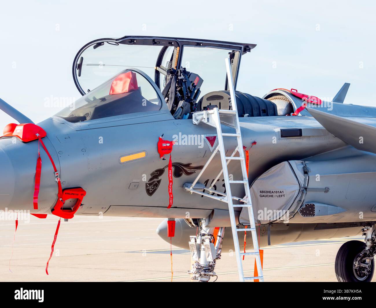 Rafale cockpit hi-res stock photography and images - Alamy