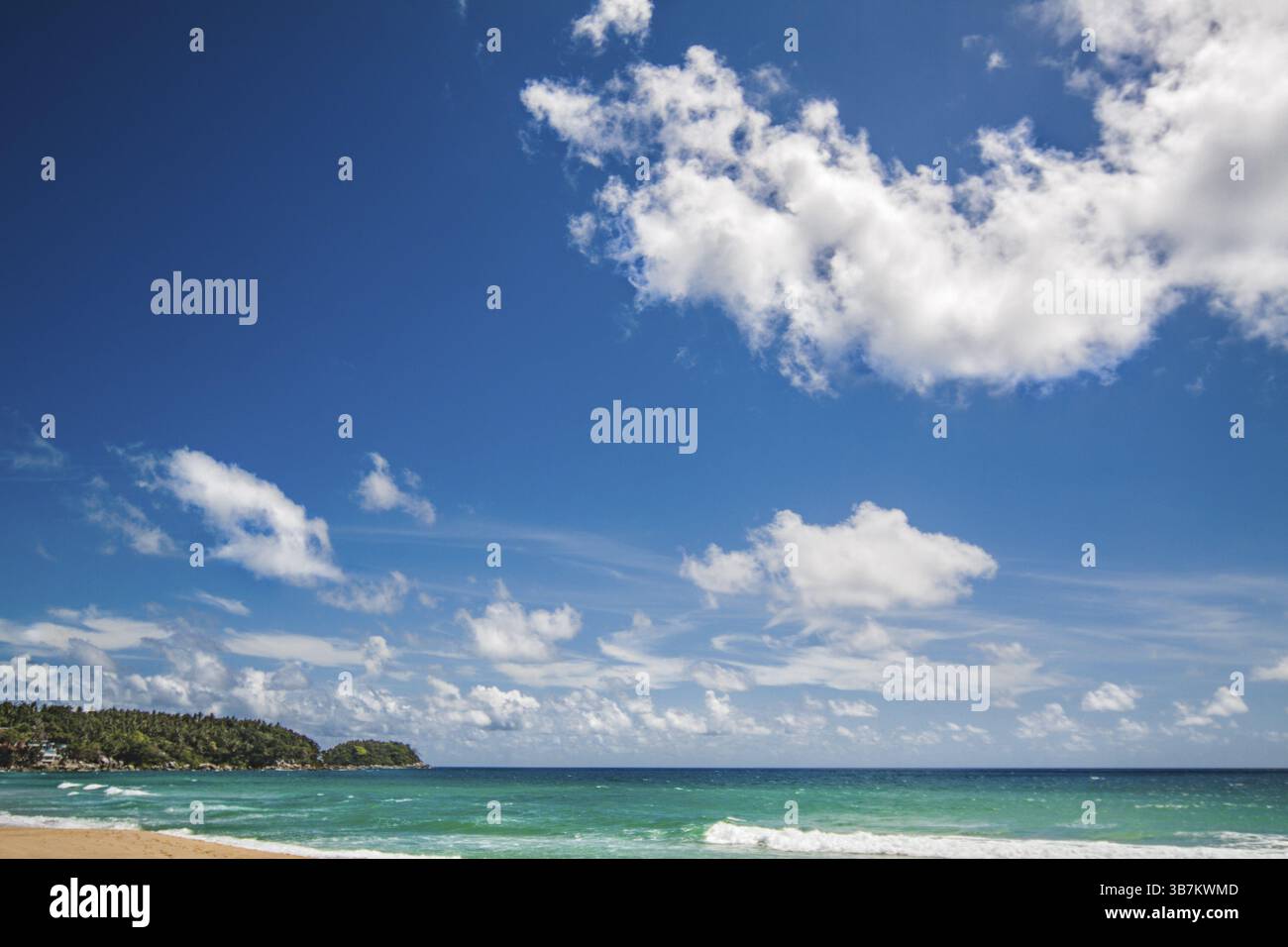 Tropical beach cloudy sky hi-res stock photography and images - Alamy