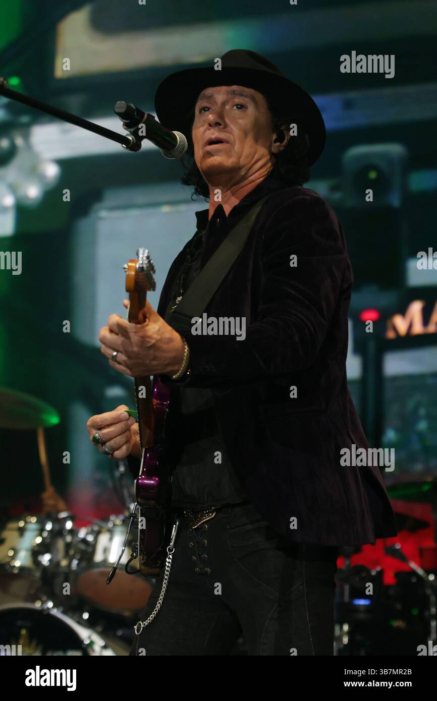 April 19, 2024, Mexico City, Mexico: Saul Hernandez, singer of the Caifanes Mexican band performs on stage during his 2024-2025 tour where they played their greatest hits from the 80s and 90s at Auditorio Nacional. (Credit Image: © Ismael Rosas/eyepix via ZUMA Press Wire) Stock Photo