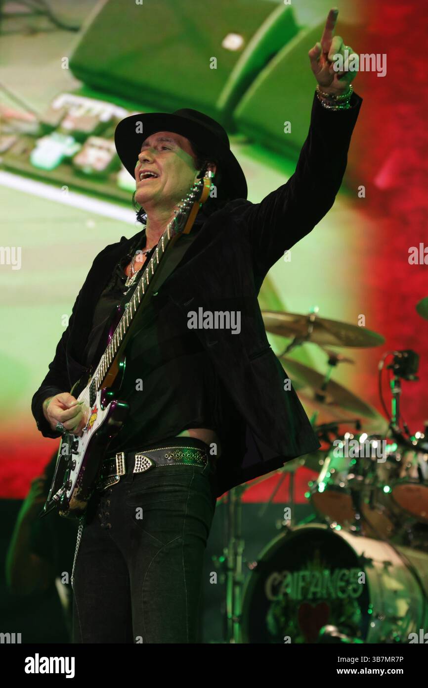 April 19, 2024, Mexico City, Mexico: Saul Hernandez, singer of the Caifanes Mexican band performs on stage during his 2024-2025 tour where they played their greatest hits from the 80s and 90s at Auditorio Nacional. (Credit Image: © Ismael Rosas/eyepix via ZUMA Press Wire) Stock Photo