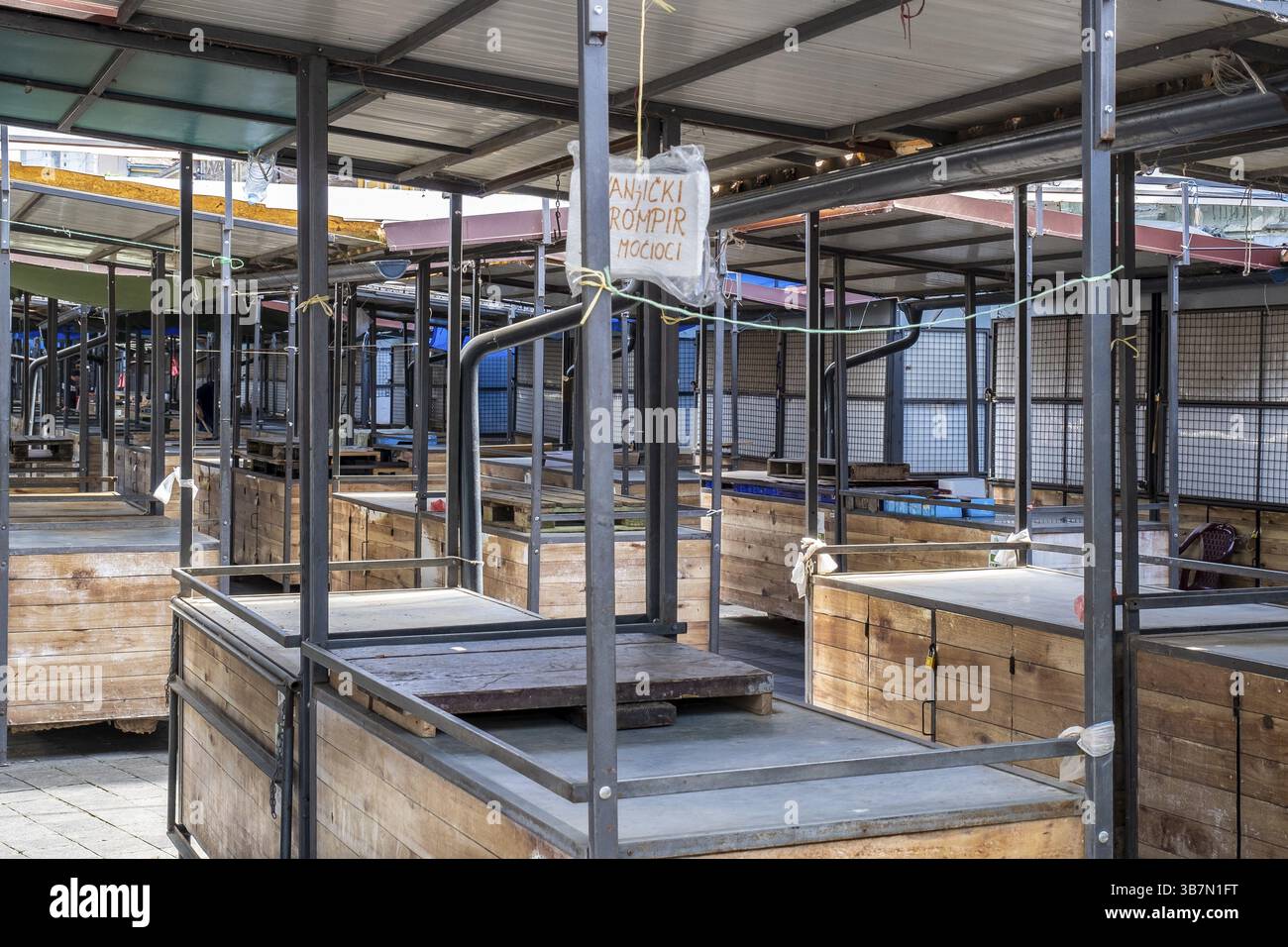 Empty wooden stall at market hi-res stock photography and images - Alamy