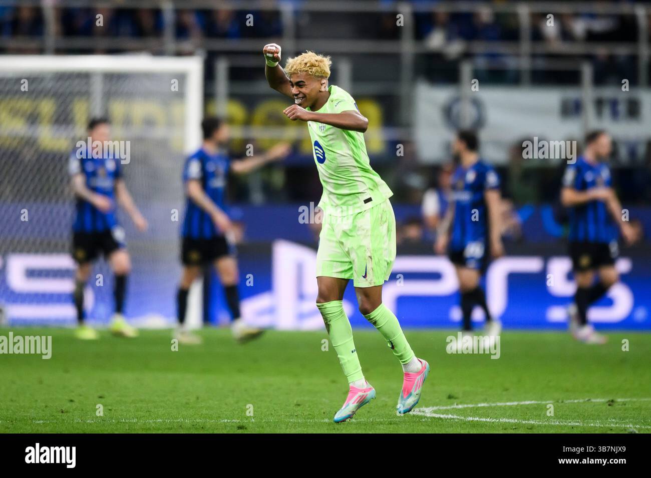 Lamine Yamal Uefa champions league 2024 25 semi final second leg match hi-res stock