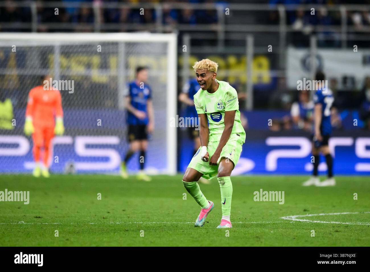 Lamine Yamal Uefa champions league 2024 25 semi final second leg match hi-res stock