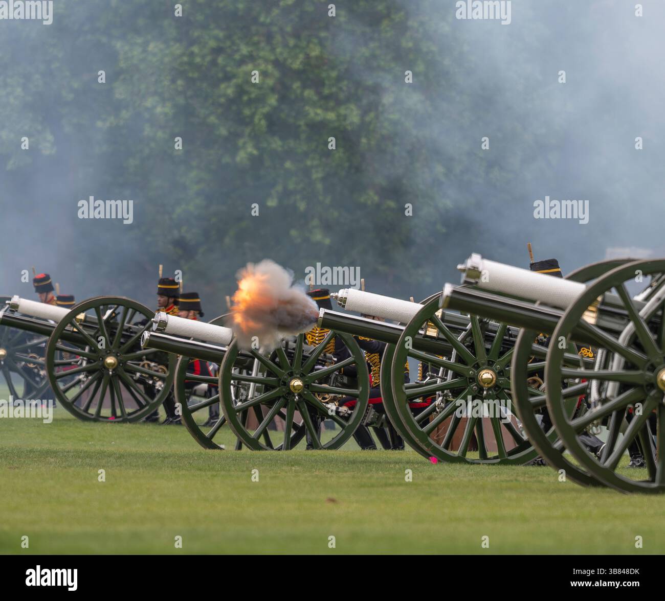 Command Field Gun Hyde Park, London, UK. 6th May, 2025. 71 horses of The King’s Troop ...