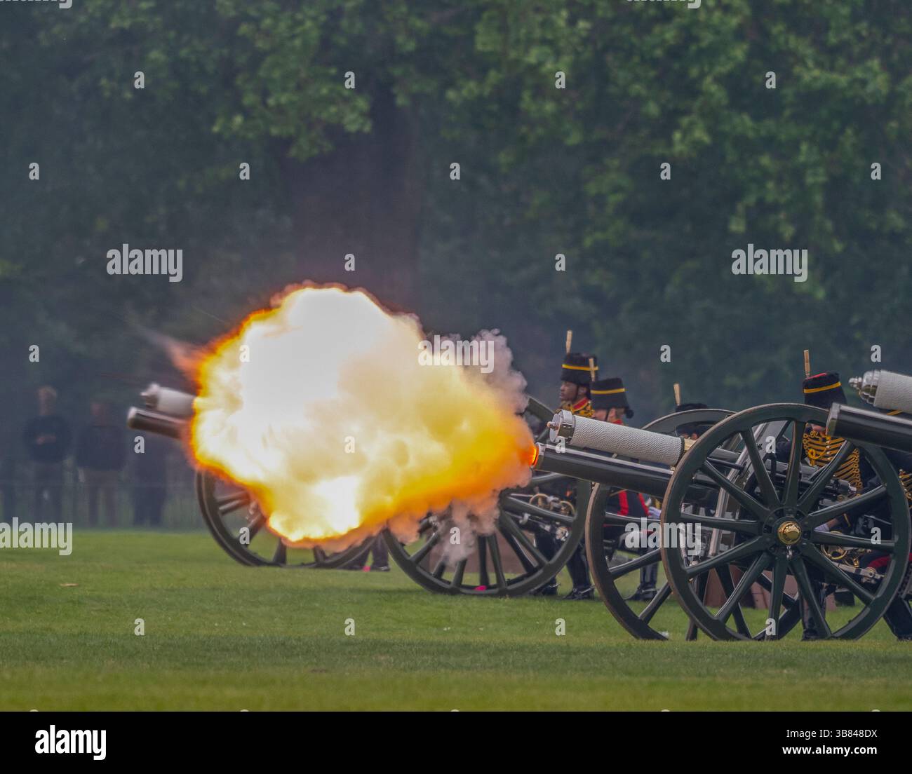 Command Field Gun Hyde Park, London, UK. 6th May, 2025. 71 horses of The King’s Troop ...