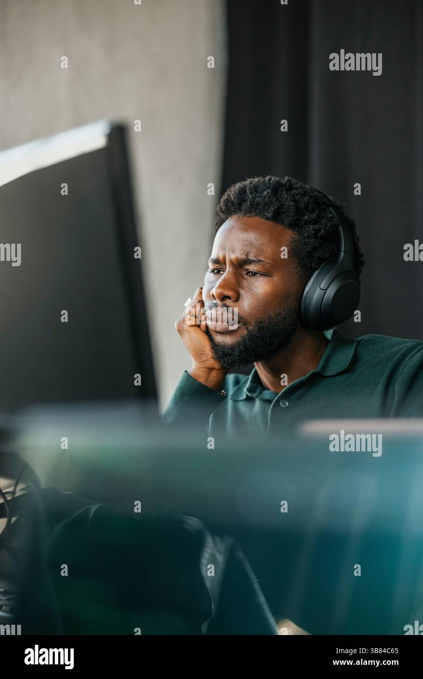 Programmer hear hi-res stock photography and images - Alamy