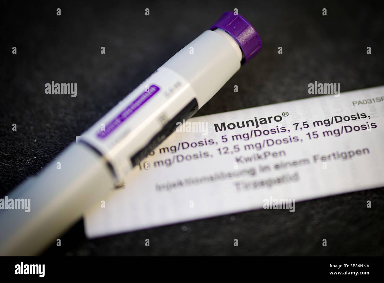 tirzepatide cartridge Tirzepatide active ingredient hi-res stock photography and images