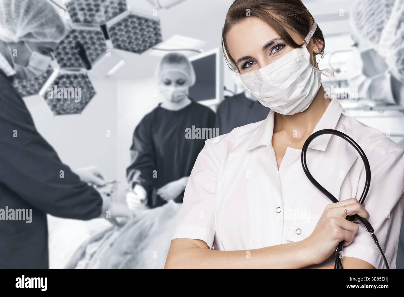 Operating room working surgeons hi-res stock photography and images - Alamy