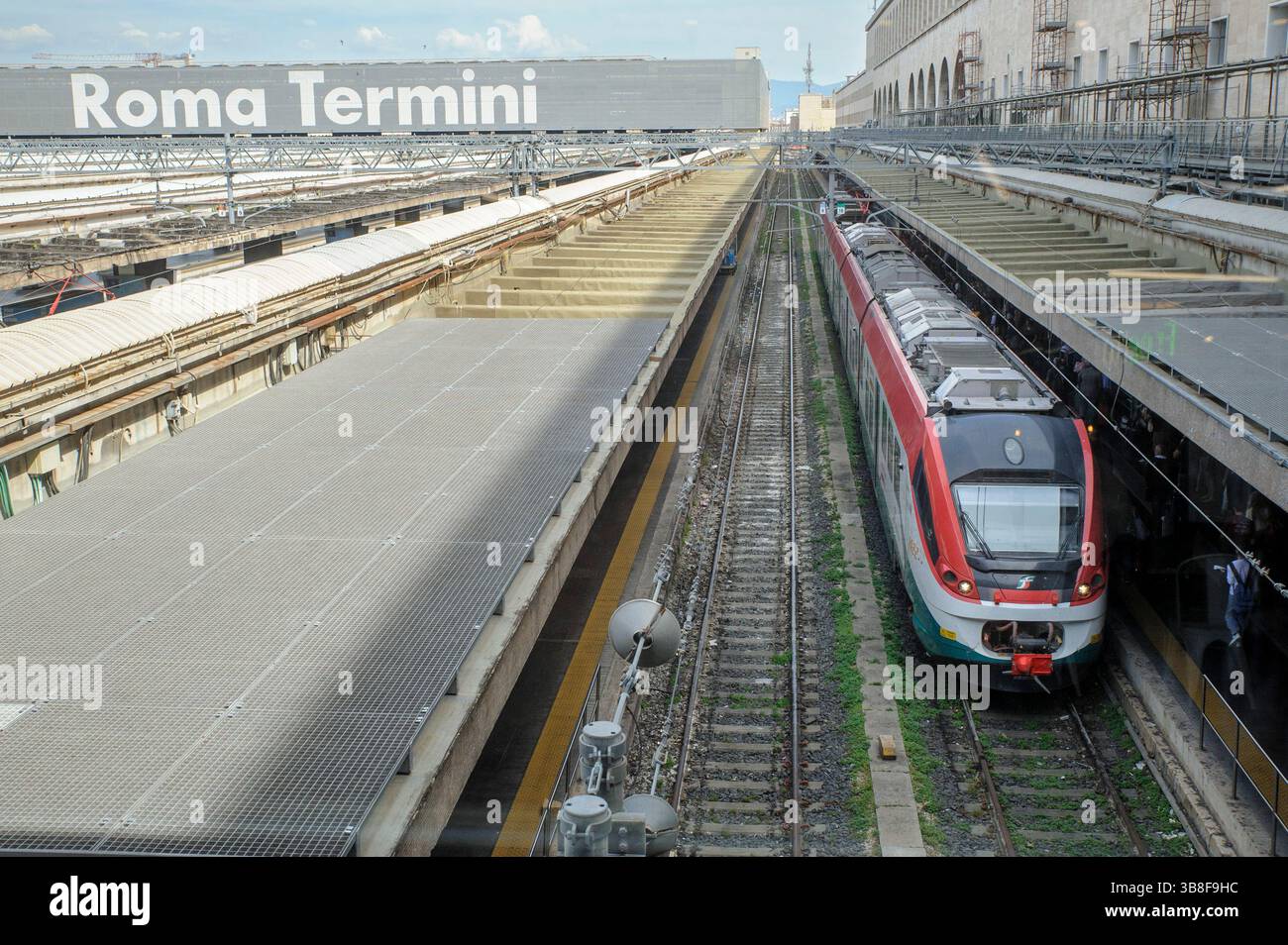 Roma termini station hi-res stock photography and images - Alamy