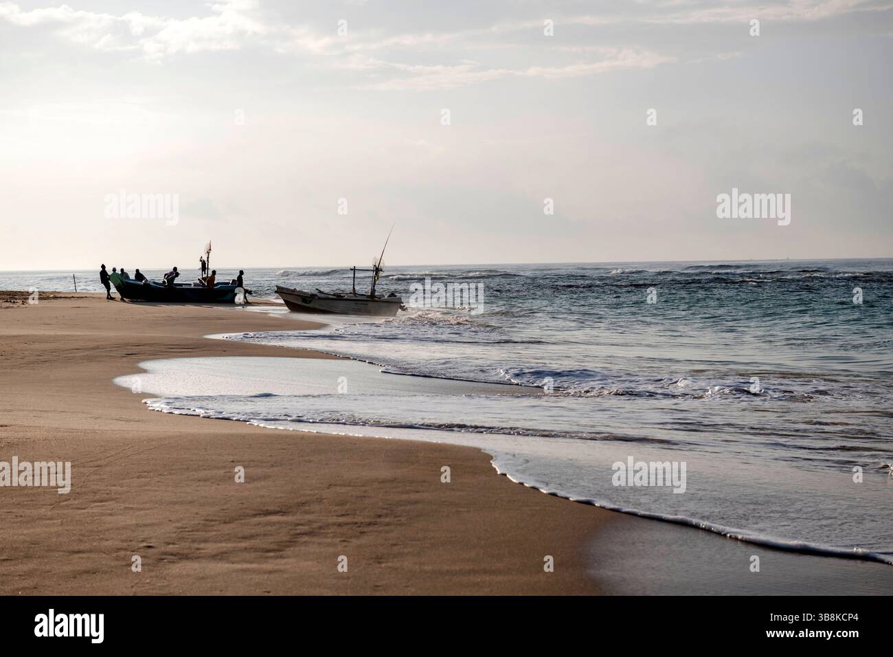 Sri Lanka, Southern Province, Sud, Süd, South, pêcheur, pêcheurs, Fischer, fisherman, fishermen, bateau, Schiff, boat, bateaux, Schiffe, boats, bateau Stock Photo