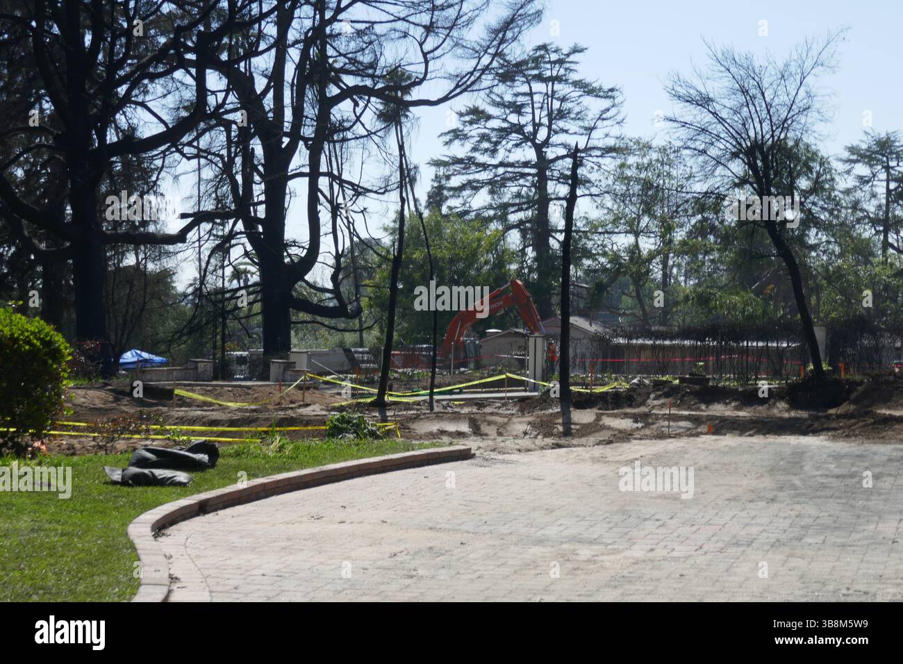 Altadena, California, USA 7th May 2025 Altadena aftermath and cleanup ...