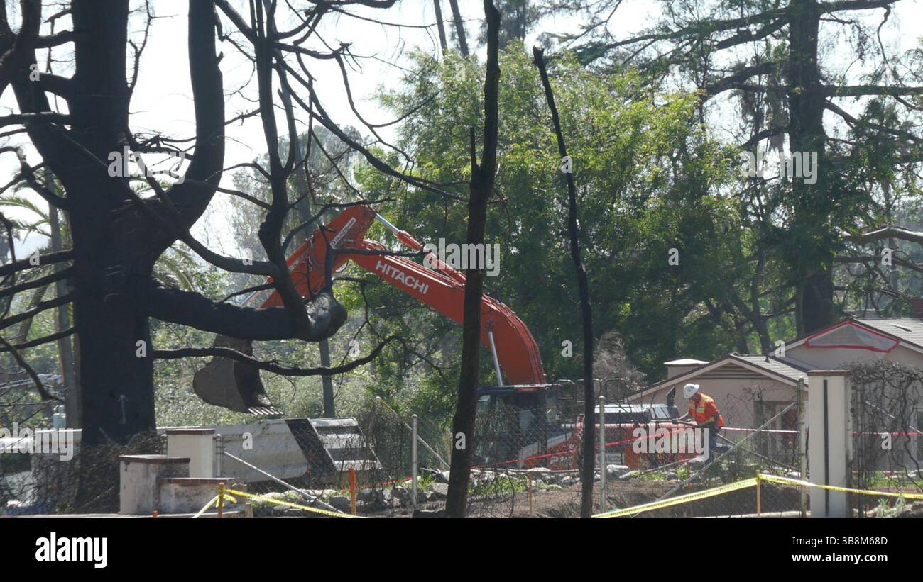 Altadena, California, USA 7th May 2025 Altadena aftermath and cleanup ...