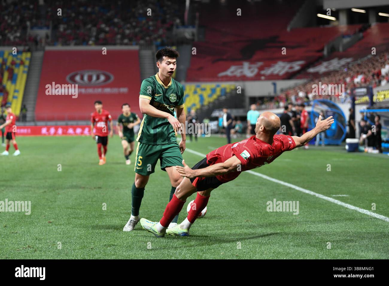Chengdu Rongcheng Football Club defeated Zhejiang Professional Football ...