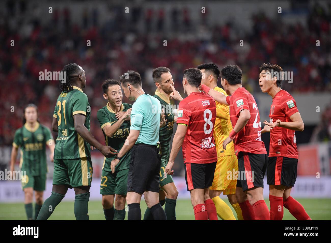 Chengdu Rongcheng Football Club defeated Zhejiang Professional Football ...