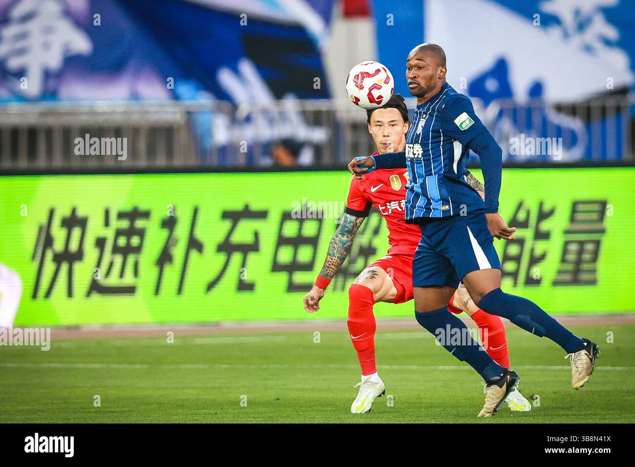 Shanghai Port Football Club defeated Wuhan Three Towns Football Club ...