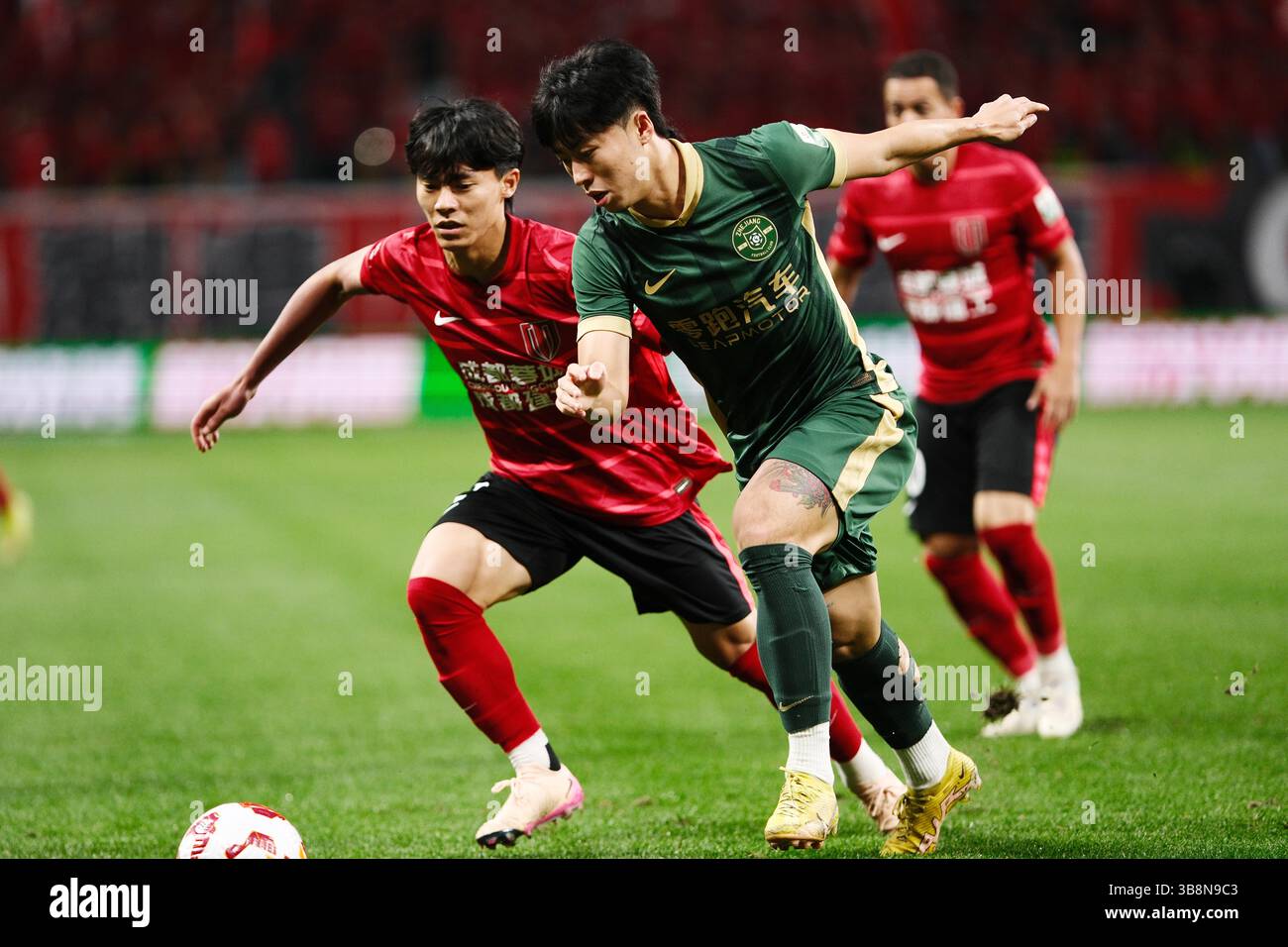 Chengdu Rongcheng Football Club defeated Zhejiang Professional Football ...