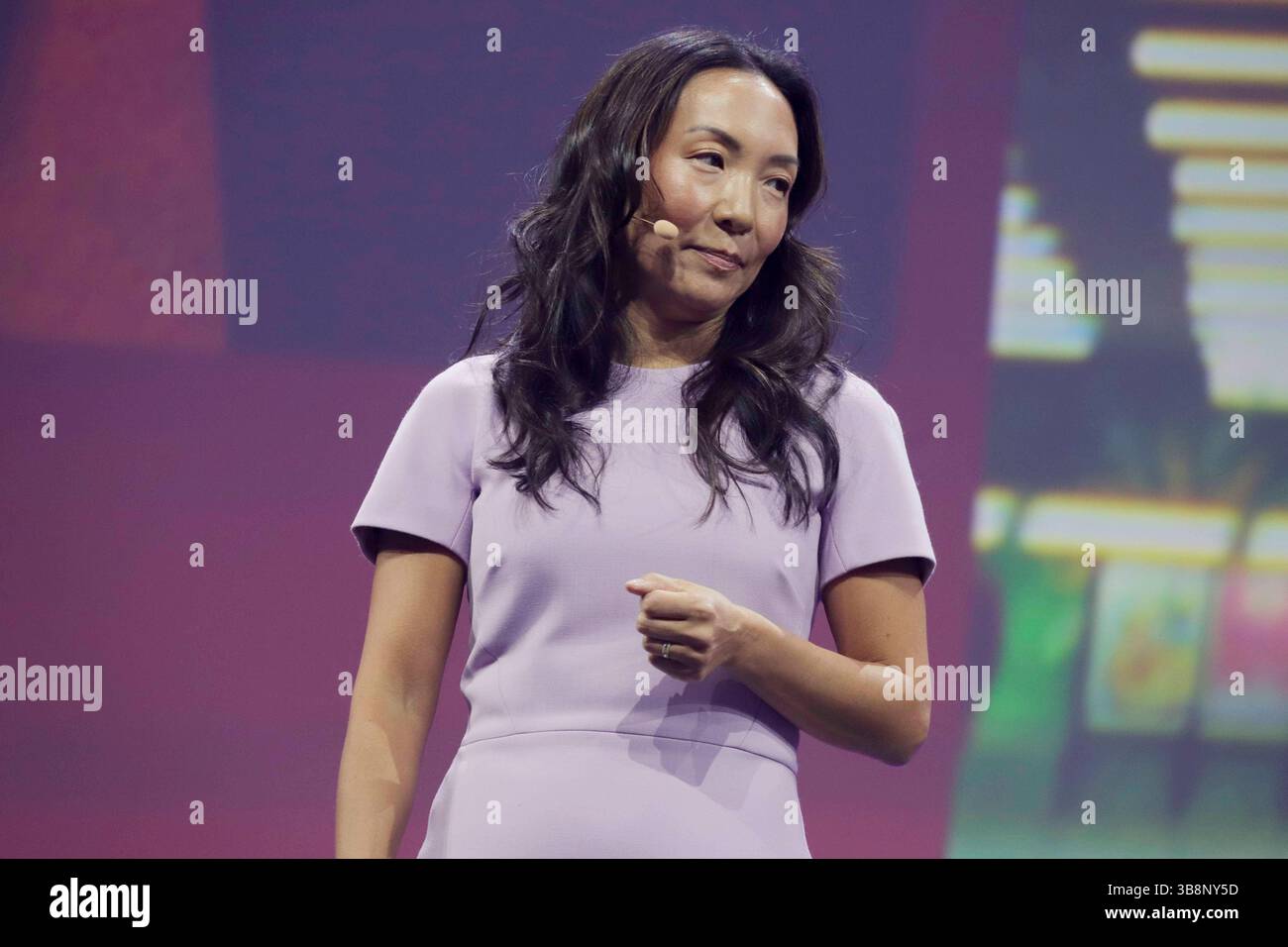 Marian Lee Chief Marketing Officer von Netflix zu Gast beim OMR ...