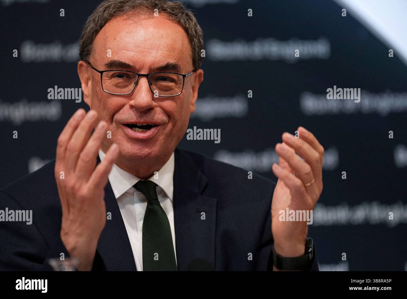 🚨BREAKING:La reazione economica ai dazi è limitata, ma ci sono pressioni inflazionistiche a lungo termine. La BOE rimane vigile sui cambiamenti economici.