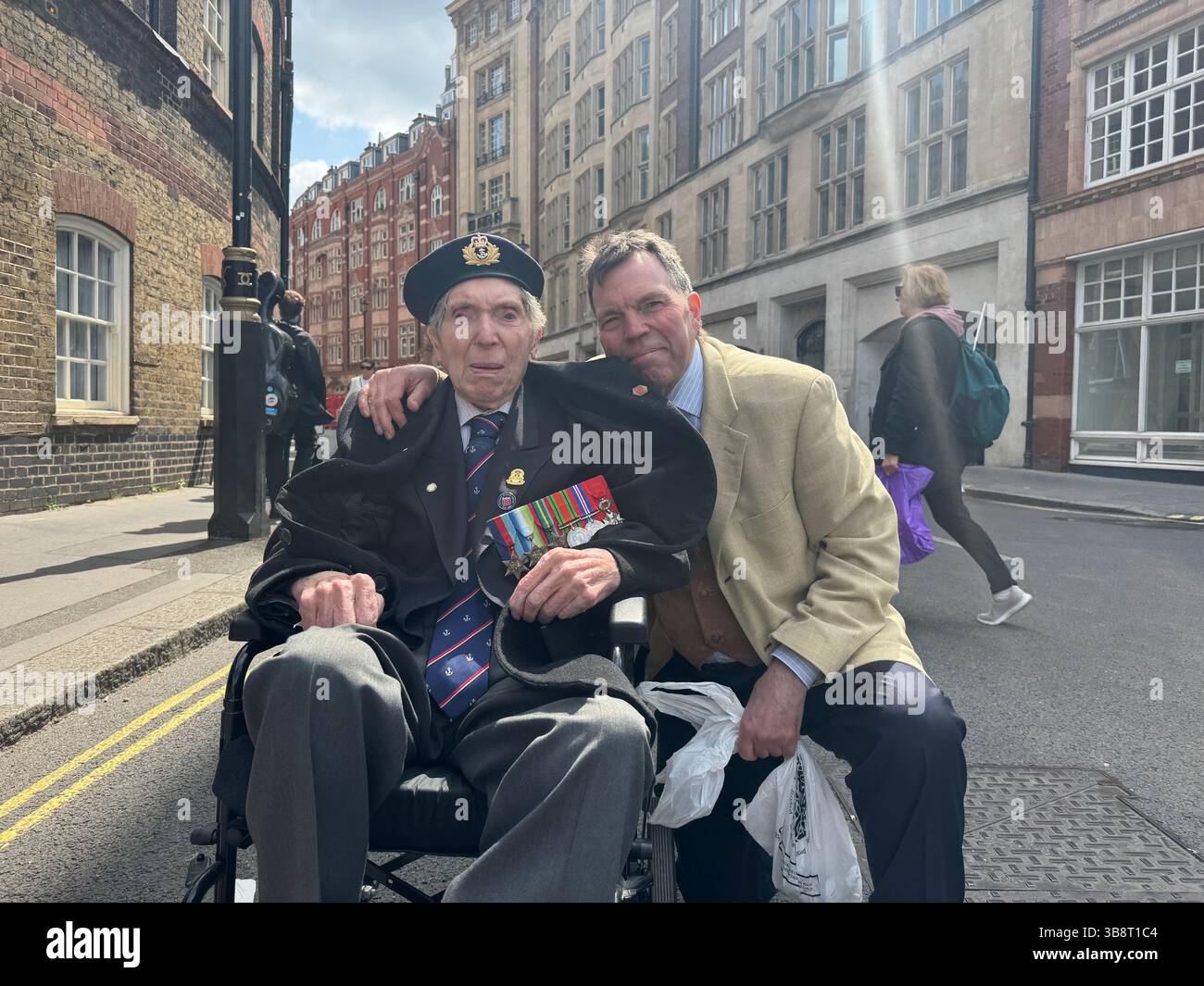 Peter Kent, an 100-year-old veteran from Westminster, and his son ...