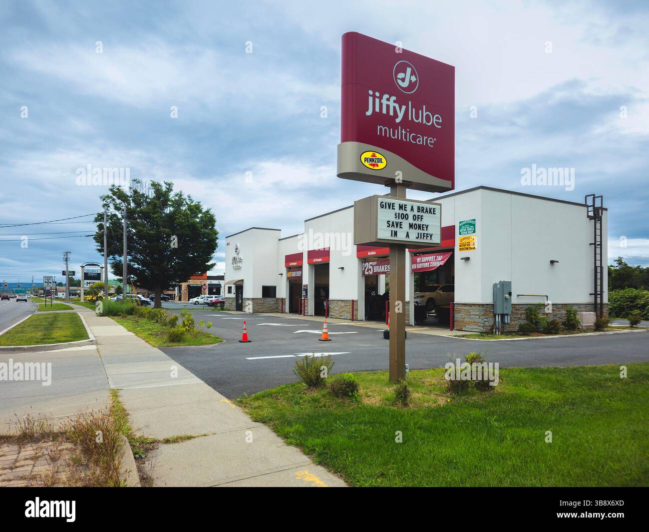 Jiffy lube logo hi-res stock photography and images