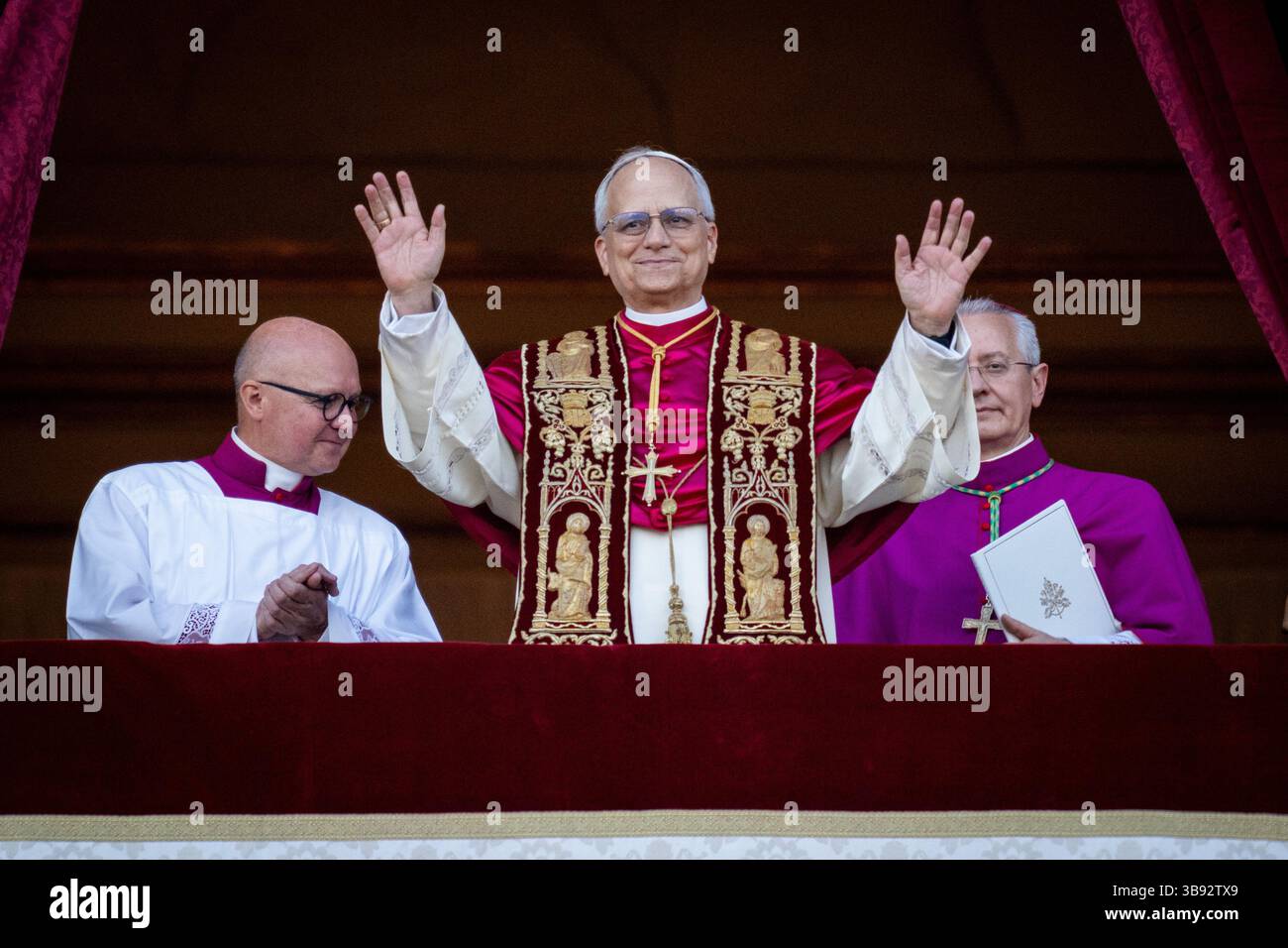 Vatican, Vatican. 08th May, 2025. Newly elected Pope Leo XIV appears on the balcony of St. Peter's Basilica. Credit: SOPA Images Limited/Alamy Live News Stock Photo