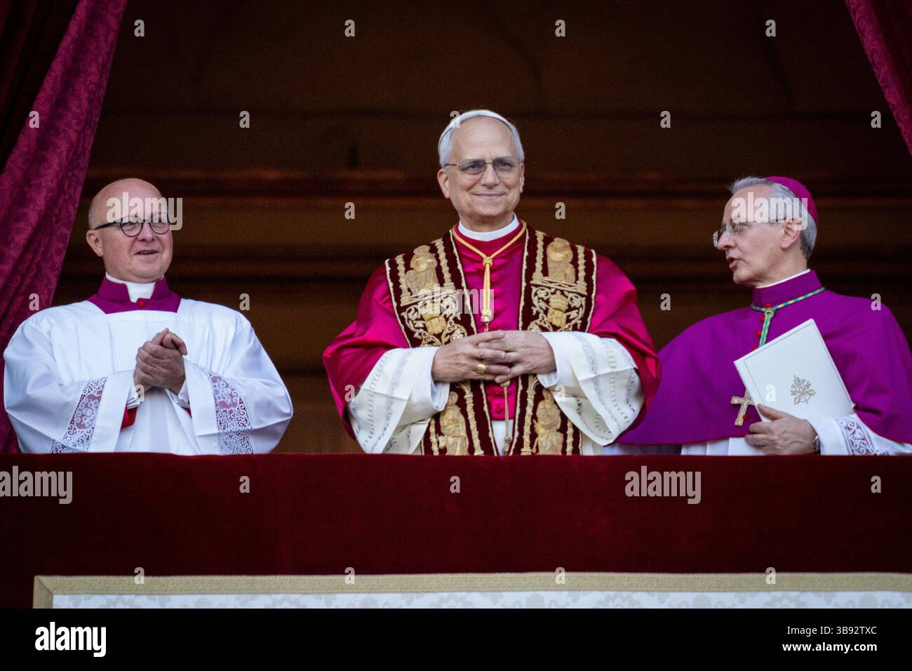 Vatican, Vatican. 08th May, 2025. Newly elected Pope Leo XIV appears on the balcony of St. Peter's Basilica. Credit: SOPA Images Limited/Alamy Live News Stock Photo