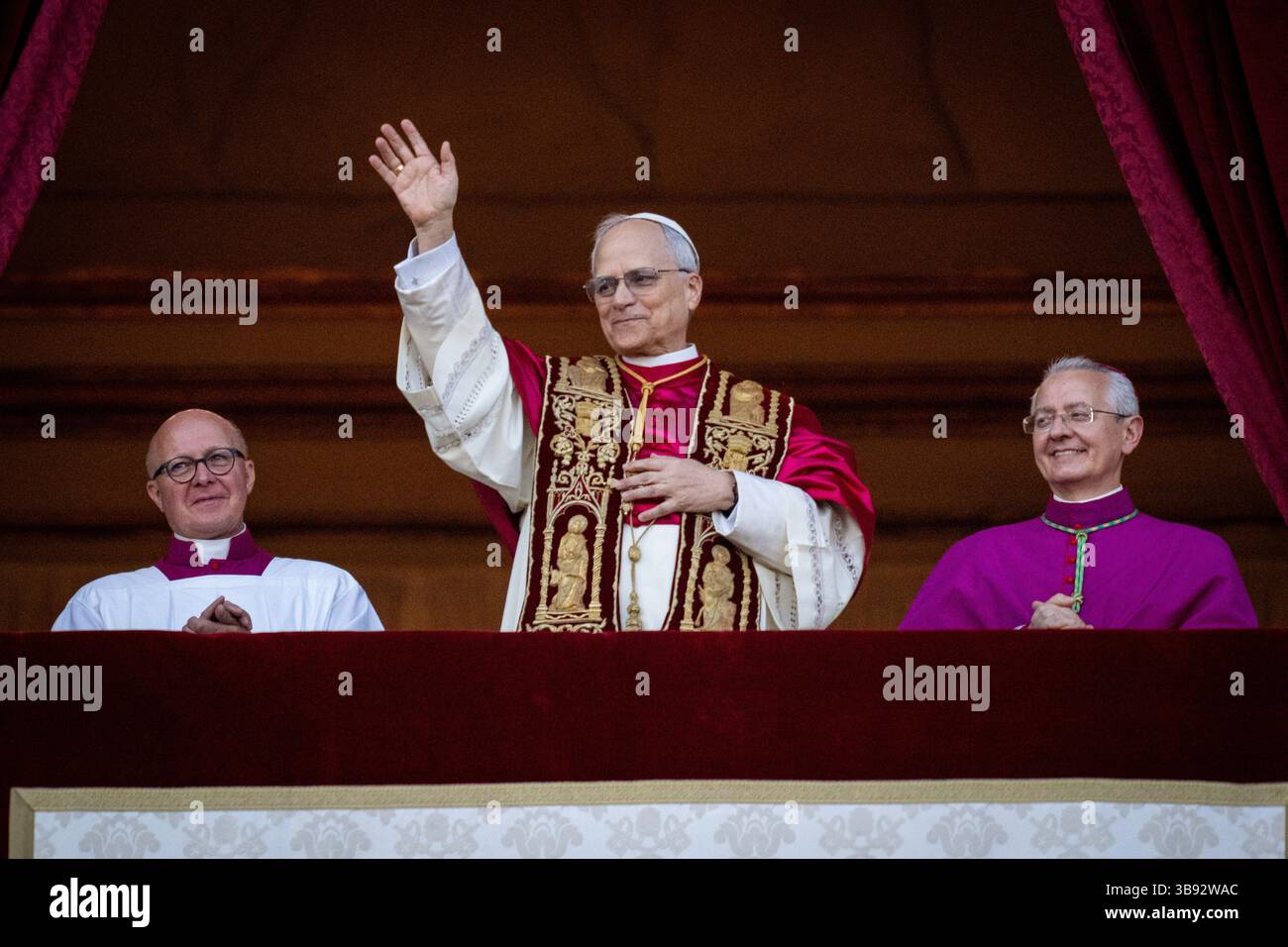 Vatican, Vatican. 08th May, 2025. Newly elected Pope Leo XIV appears on the balcony of St. Peter's Basilica. Credit: SOPA Images Limited/Alamy Live News Stock Photo