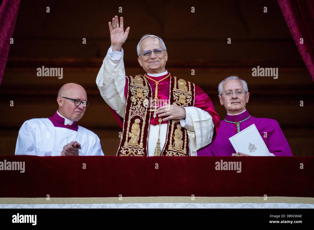 Vatican, Vatican. 08th May, 2025. Newly elected Pope Leo XIV appears on the balcony of St. Peter's Basilica. Credit: SOPA Images Limited/Alamy Live News Stock Photo