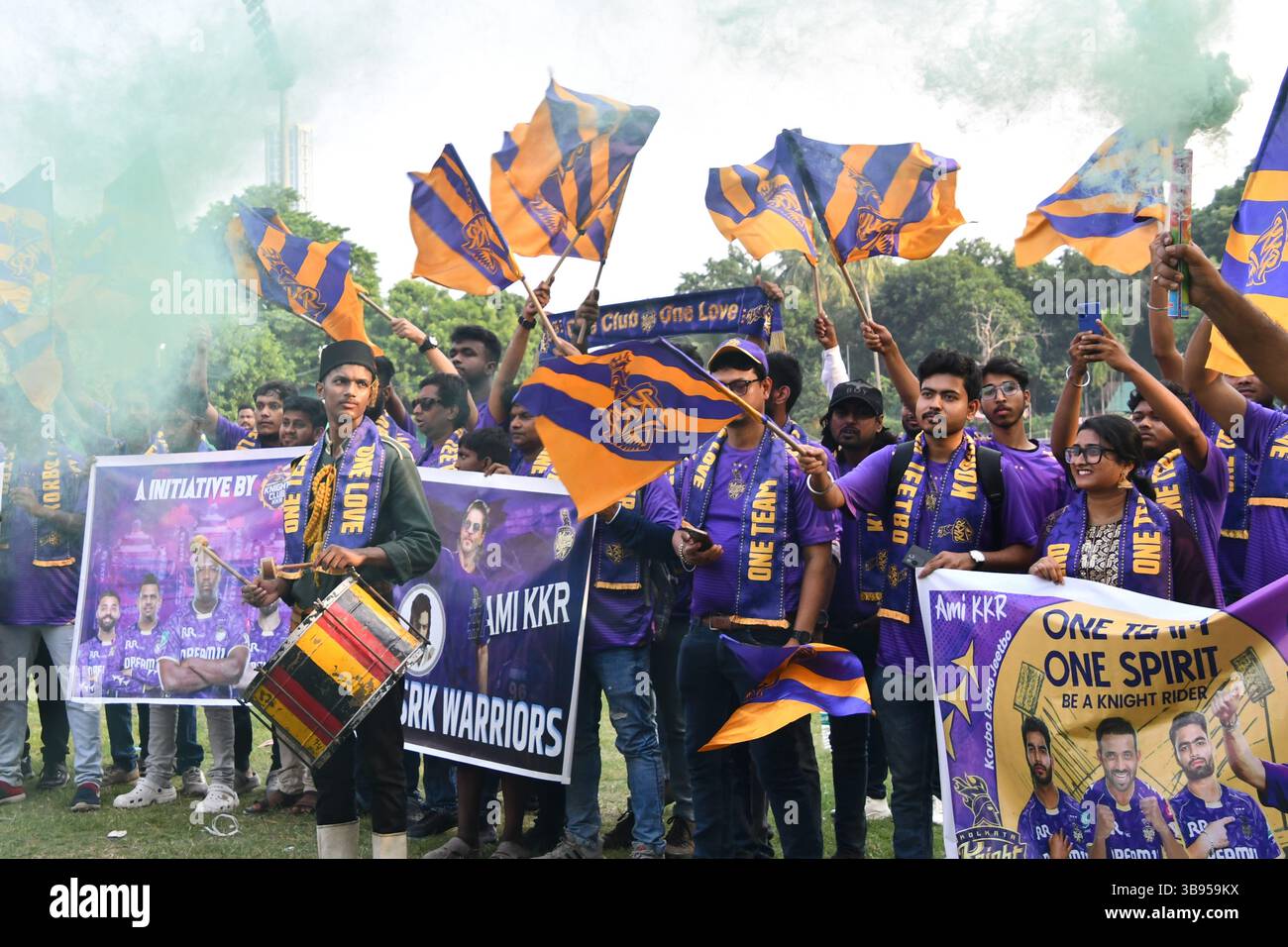 Kolkata, India. 08th May, 2025. Fans from both the Chennai Super Kings ...