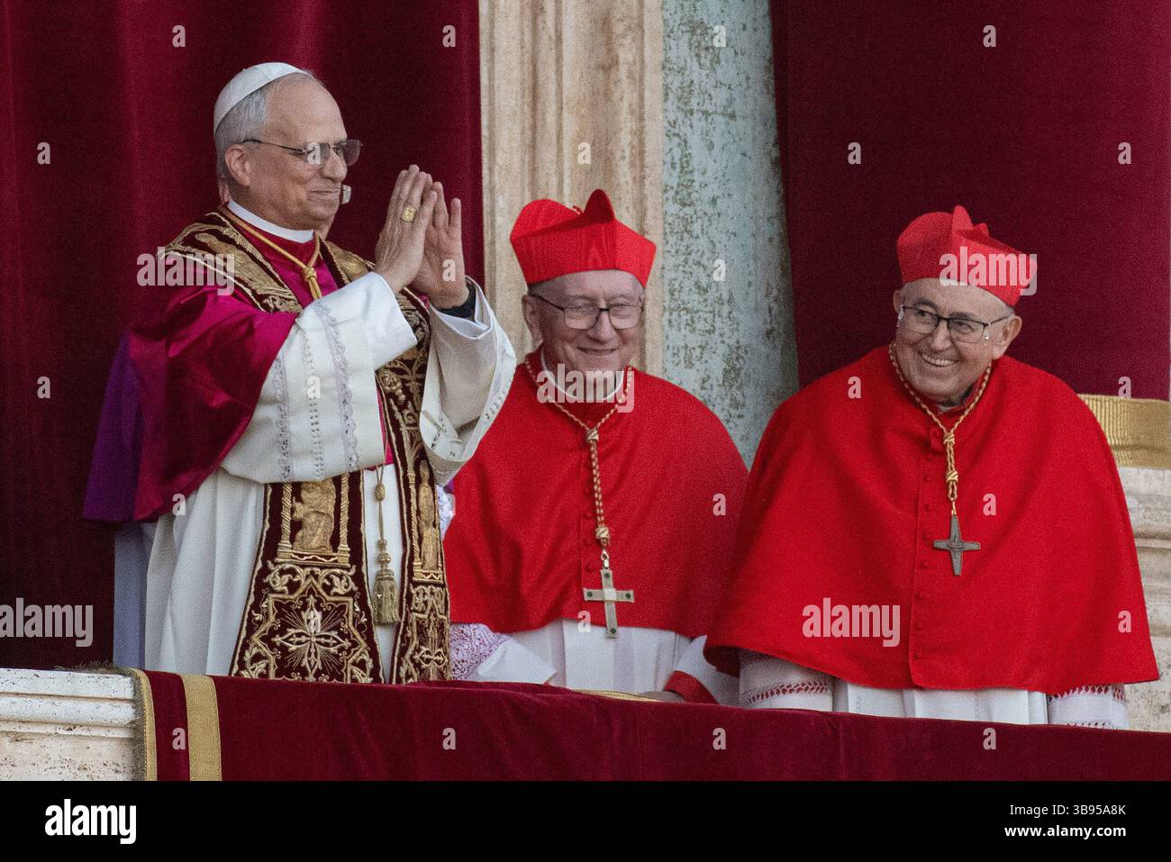 Vatican City, Vatican City. 09th May, 2025. **NO LIBRI** Newly elected Pope Leo XIV, Leone 14 esimo, Robert Francis Prevost appears on St. Peter's Basilica balcony just after the Conclave vote, Vatican City 08 MAY 2025 Credit: Independent Photo Agency/Alamy Live News Stock Photo