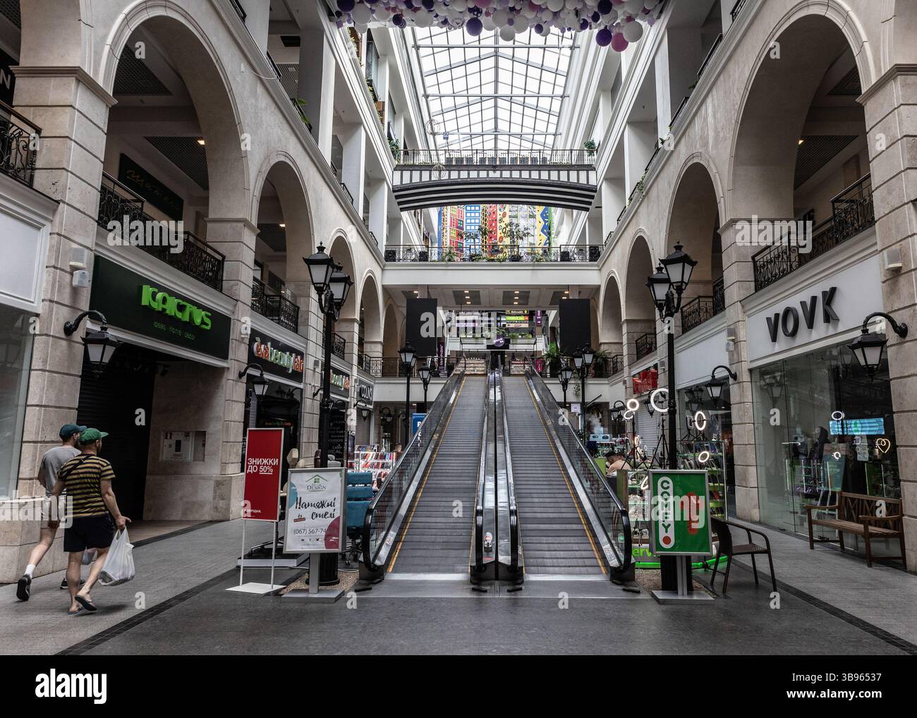 July 15, 2022, Kharkiv, Kharkiv, Ukraine: A shopping center in Kharkiv, now three-quarters empty..As war continues to rage in eastern Ukraine, some economic actors locals are concerned about the long-term consequences of the conflict on the attractiveness of territories close to Russia. Report from Kharkiv, the country's second largest city.  (Credit Image: © Sadak Souici/ZUMA Press Wire) Stock Photo