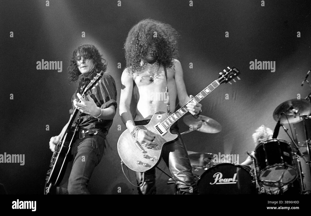 Guns n roses 1987 Black and White Stock Photos & Images - Alamy