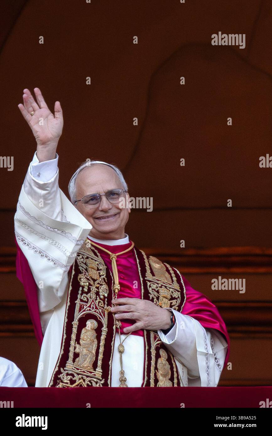 Vatican, Vatican. 08th May, 2025. The newly elected Pope Leo XIV, american cardinal Robert Francis Prevost, appears for the first time from St. Peter's Basilica Central Loggia after the conclave. (Photo by Maria Grazia Picciarella/SOPA Images/Sipa USA) Credit: Sipa USA/Alamy Live News Stock Photo