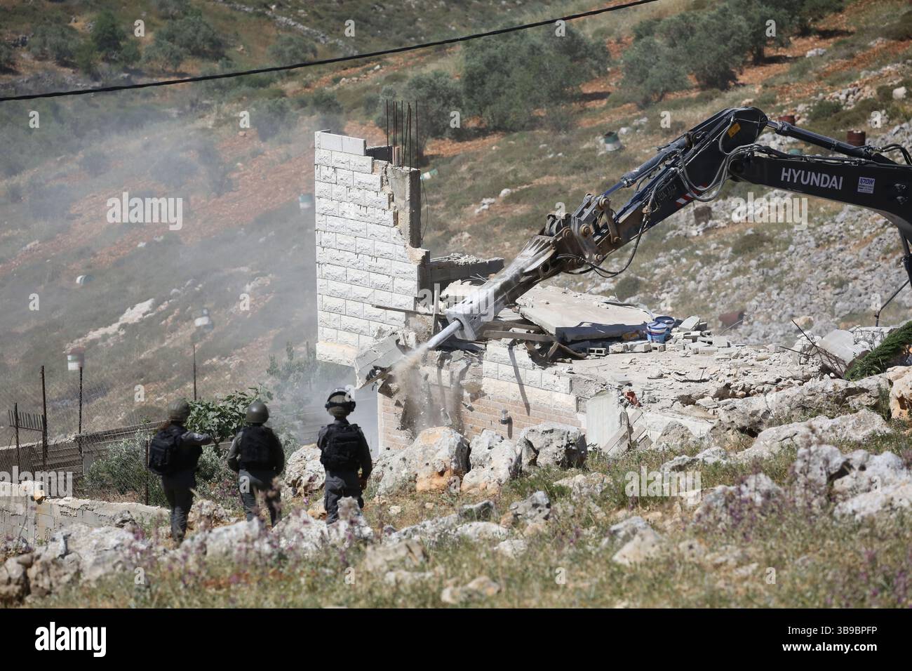 Nablus, West Bank city of Nablus. 8th May, 2025. Israeli forces are ...
