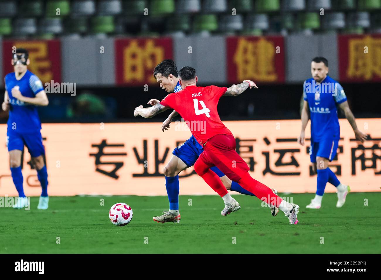 Shanghai Shenhua football Club defeated Meizhou Hakka Football Club ...