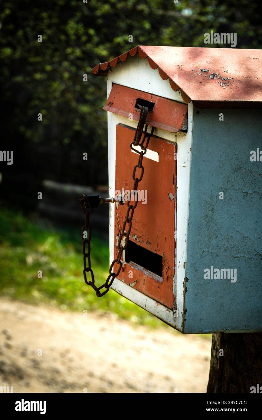 Chain letter hi-res stock photography and images - Alamy