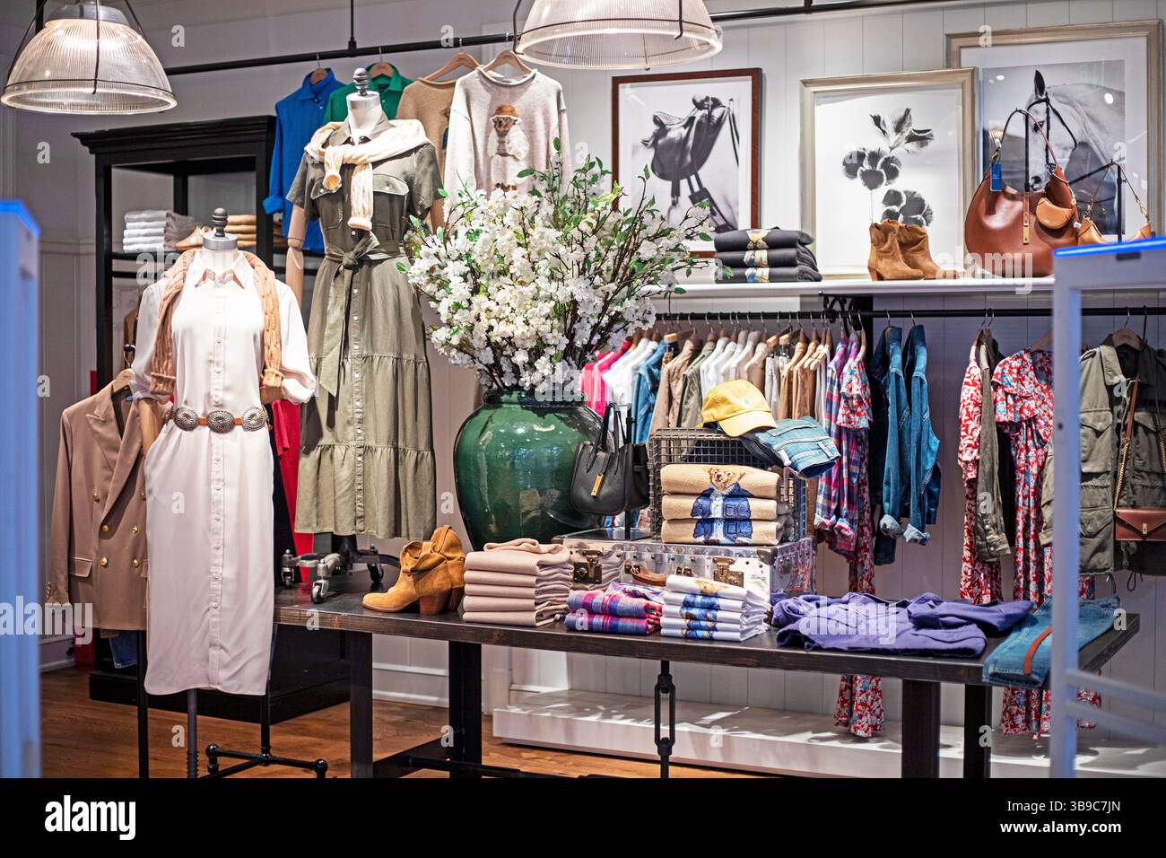 Womens clothing fashion racks hi-res stock photography and images - Alamy